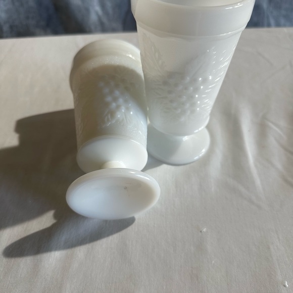 TWO VINTAGE WHITE MILK GLASS GRAPEVINE  PEDESTAL BASE - Picture 12 of 12